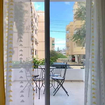 Horizon Hidden Gem 2 Bedroom Apt - Walk To The Beach لارنكا