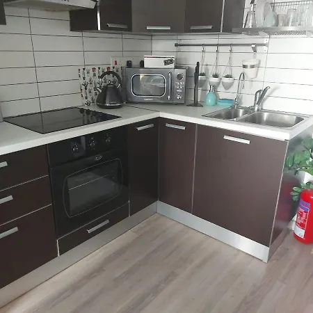 Horizon Hidden Gem 2 Bedroom Apt - Walk To The Beach لارنكا