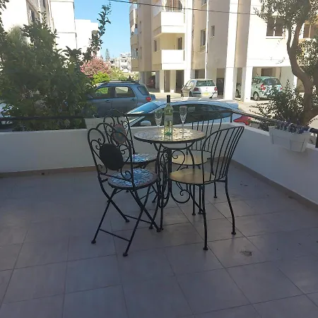 Horizon Hidden Gem 2 Bedroom Apt - Walk To The Beach شقة *