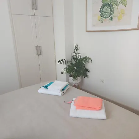 Horizon Hidden Gem 2 Bedroom Apt - Walk To The Beach Apartment