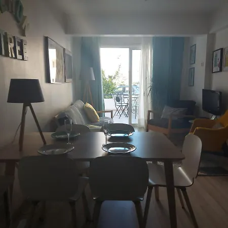 Horizon Hidden Gem 2 Bedroom Apt - Walk To The Beach לרנקה