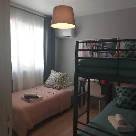 Horizon Hidden Gem 2 Bedroom Apt - Walk To The Beach דירה לרנקה